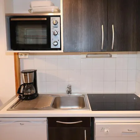 Apartment Skis Aux Pieds Avec Balcon, Cabine, Animal Accepte, Val Claret - Fr-1-502-511 *